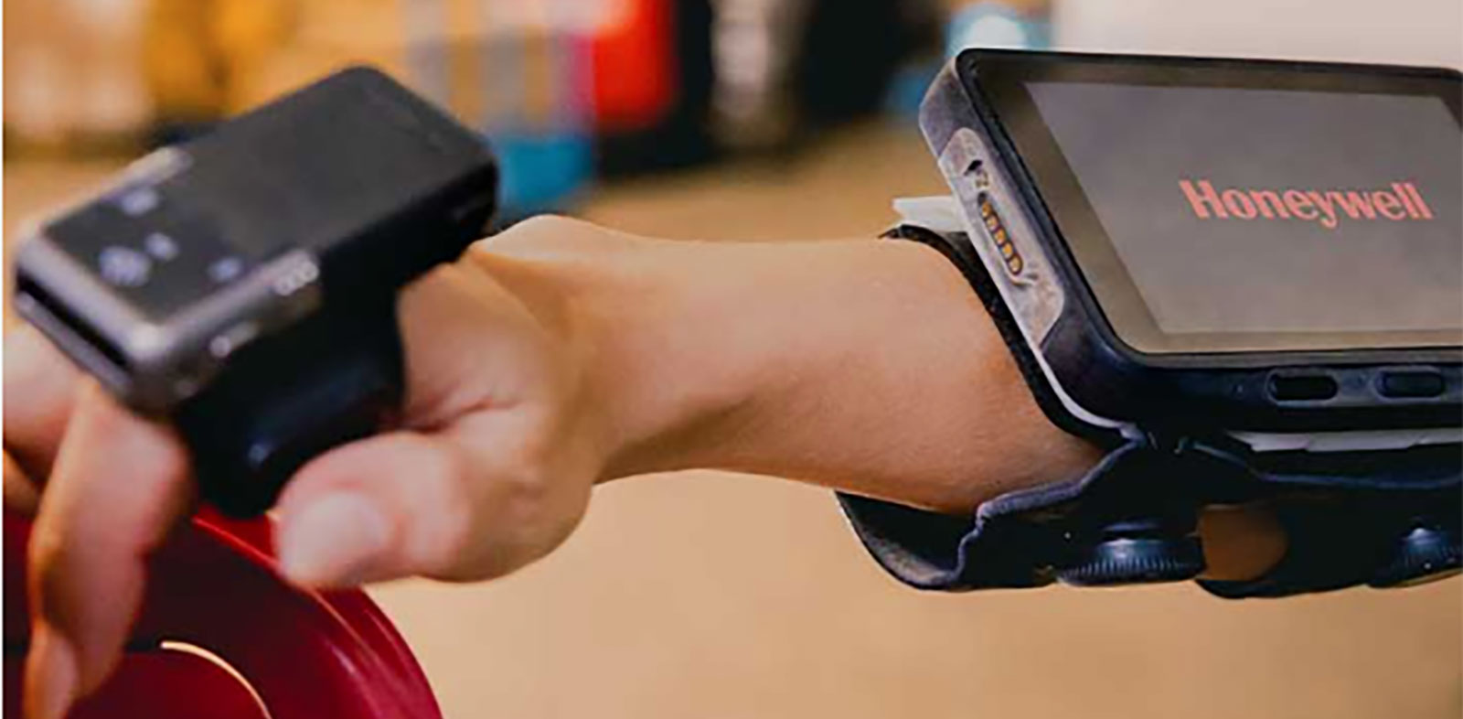 Smart Wearables for Warehouse Workers: Honeywell Technology Leading the Way