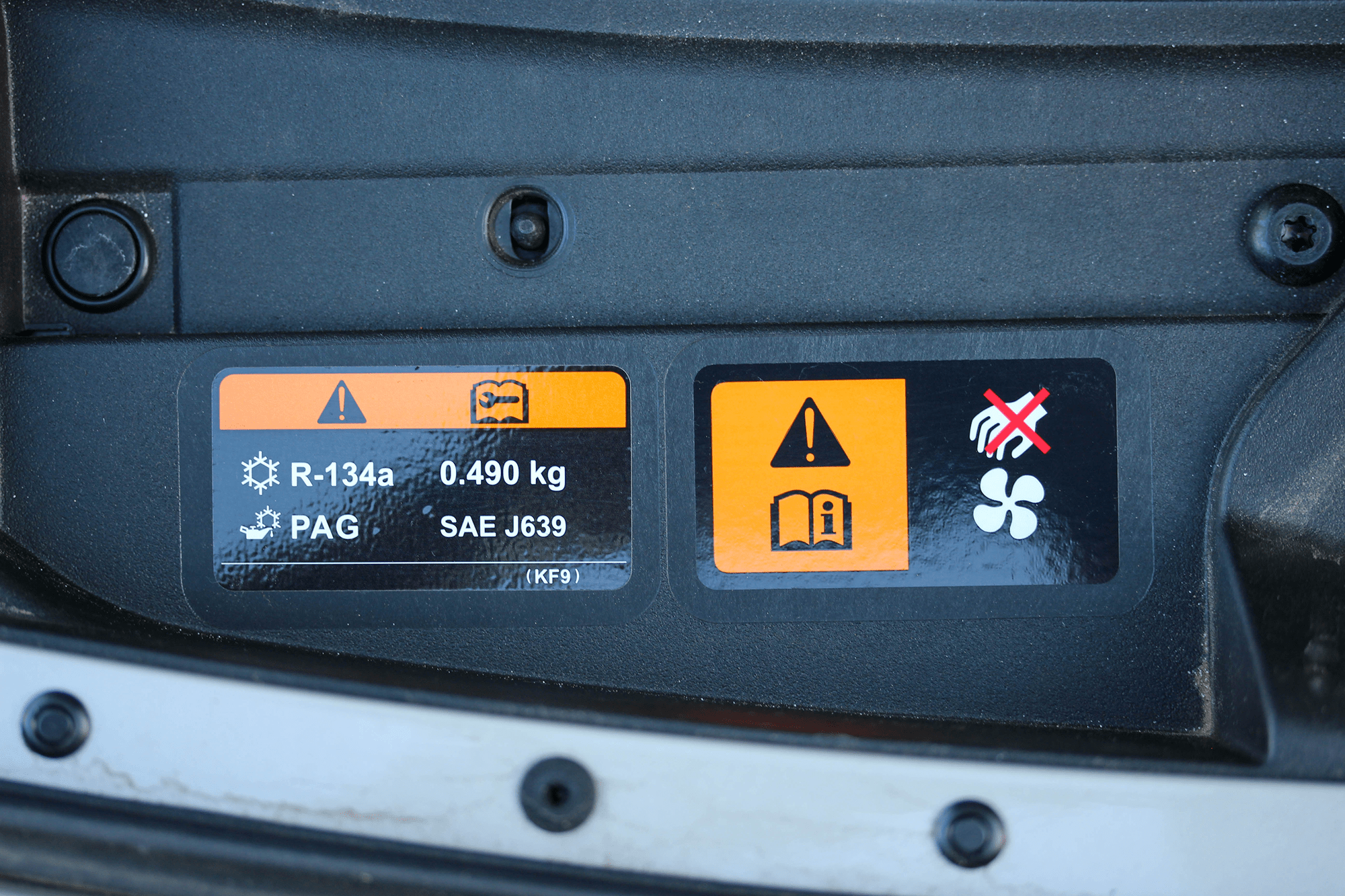 5 Critical Compliance Requirements for Automotive Label Durability Testing